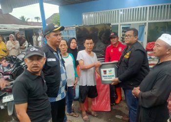 Pemko Padang Serahkan Bantuan Kebutuhan Dasar untuk 6 KK Korban Kebakaran