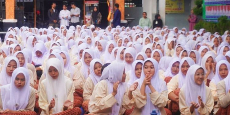 Jumlah Penduduk Kota Padang Bertambah 7.583 Jiwa 