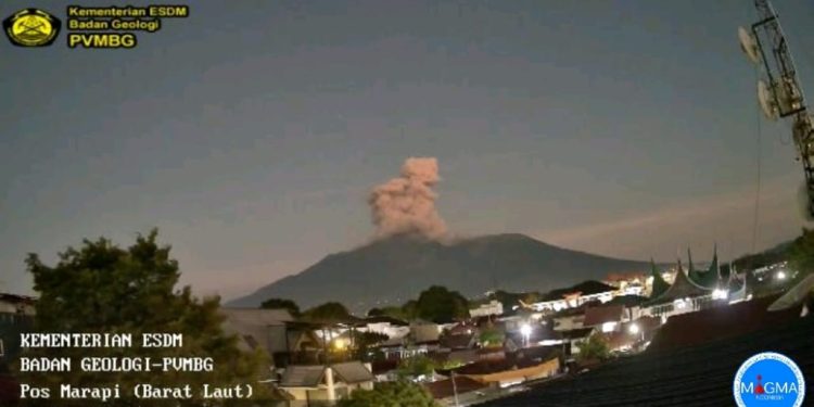 Gunung Marapi Erupsi Jumat Malam, Semburkan Abu Vulkanik Setinggi 1.000 Meter