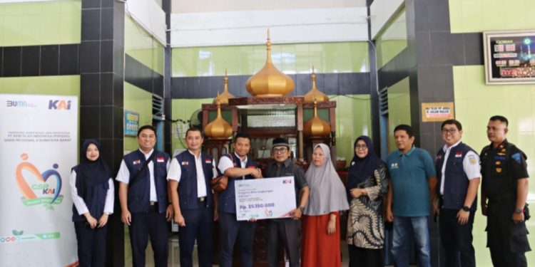 Perkuat Komitmen, KAI Divre II Sumbar Kembali Kucurkan Dana Bantuan TJSL di Kota Padang