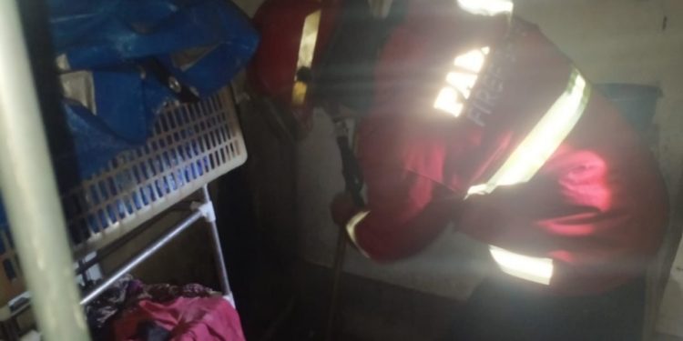 Damkar Padang Evakuasi Cincin Emas 5 Gram yang Jatuh ke Wastafel