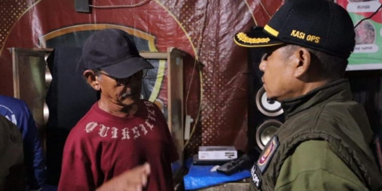 Satpol PP Padang Razia Karaoke dan Kafe, Sita Minol dan Amankan Satu Wanita Tanpa Identitas