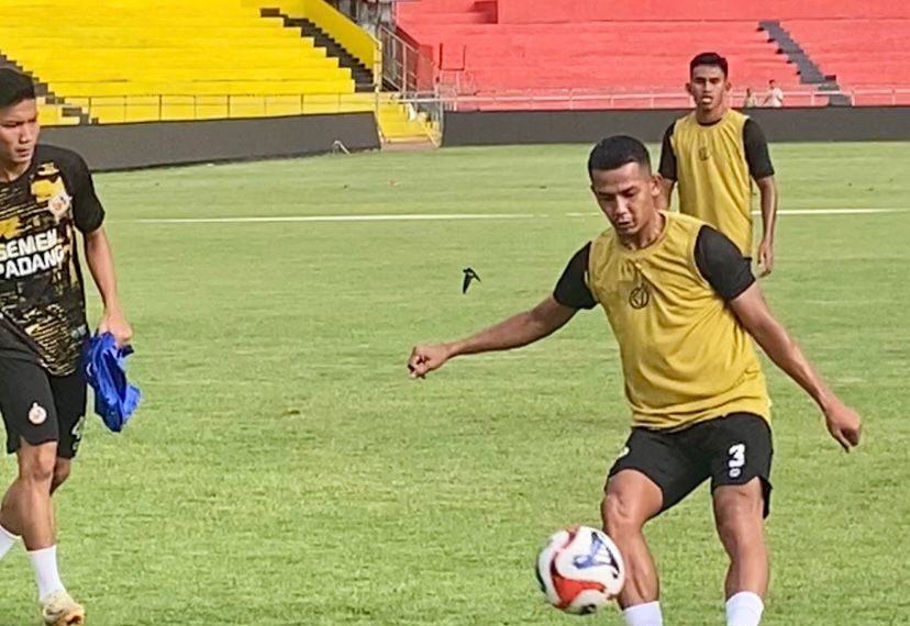 Lengkapi Lini Belakang, Semen Padang FC Datangkan Leo Guntara