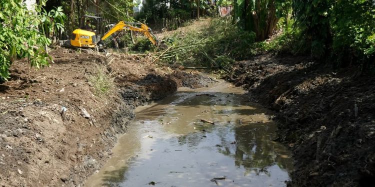 Antisipasi Banjir, Pemko Padang Keruk Sungai Pampangan Sepanjang 500 Meter