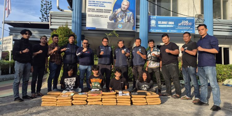 Penyelundupan 100 Kg Ganja dari Sumut Digagalkan, Empat Tersangka Ditangkap di Bukittinggi