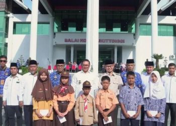 Pemko Bukittinggi dan BAZNAS Salurkan Zakat Pendidikan pada 562 Siswa