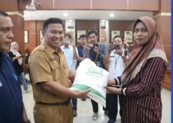 Pemko Bukittinggi Salurkan Cadangan Pangan untuk 4.937 Keluarga Penerima Manfaat