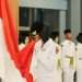Momen Haru Viersha Aura Fania Cium Merah Putih di Pengukuhan Paskibraka