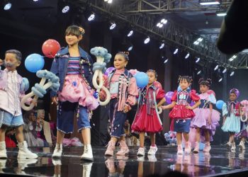 Menggemaskan, Anak-Anak Ikut Jadi Model Di Padang Fashion Summit