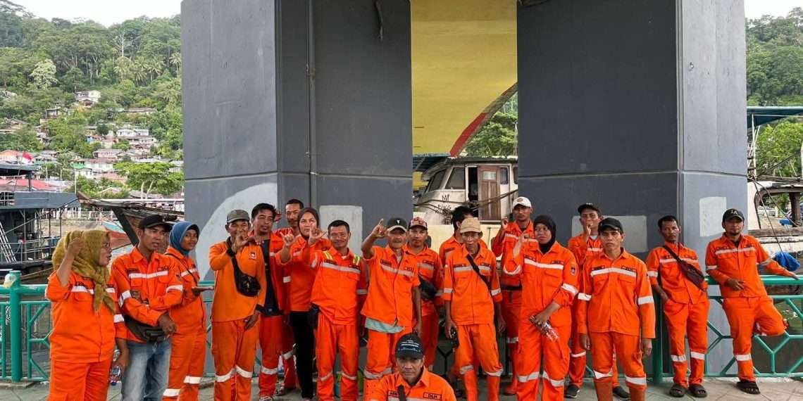 Petugas DLH Siaga Jaga Kebersihan Saat HJK Padang ke-356