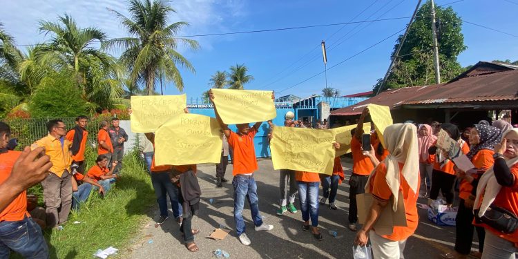Ratusan Karyawan PT BSI Demo Tuntut Gaji 4 Bulan, Aksi akan Terus Berlanjut