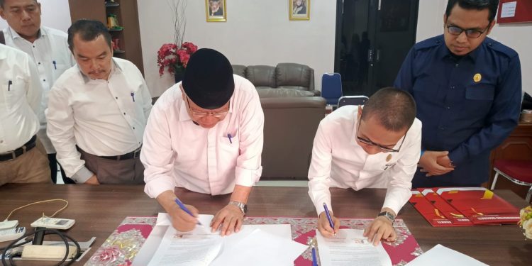 Komisi Informasi Sumbar Jalin Kerjasama dengan UNES dan AAI Padang
