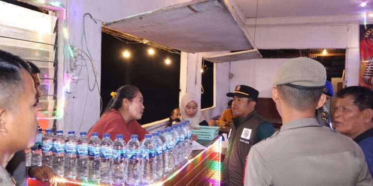 Satpol PP Padang Grebek Dua Kafe Nakal, Karaoke Bising dan Jual Alkohol Tanpa Izin