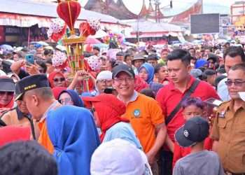Puluhan Ribu Masyarakat Payakumbuh Saksikan Pawai Alegoris Peringatan HUT RI ke-80