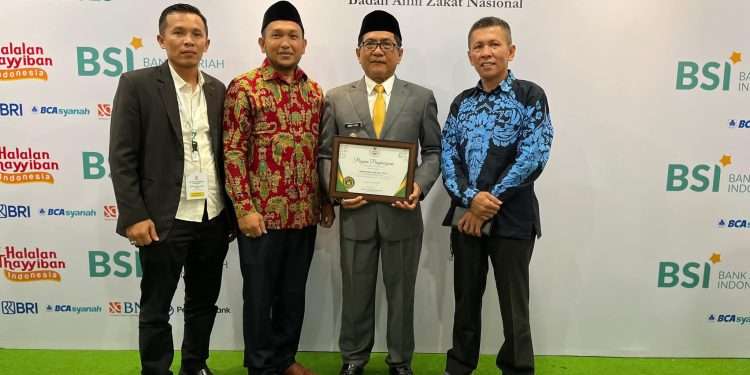 Bupati Padang Pariaman Sabet Penghargaan BAZNAS