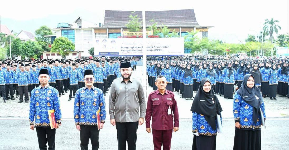 Pemko Padang Serahkan 1.537 SK PPPK, Wako Fadly Amran: Kita Adalah Pelayan Masyarakat