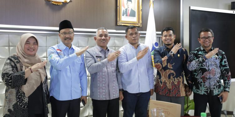 Temui Mensos, Bupati Safni Bahas Rencana Pembangunan Sekolah Rakyat di Limapuluh Kota