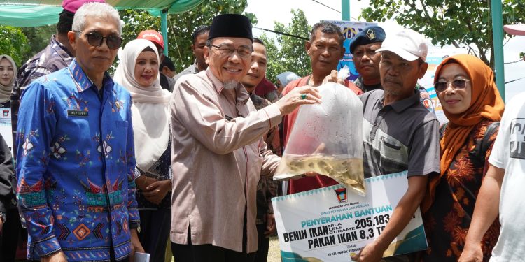Pemko Padang Salurkan Bantuan Sarana Prasarana Perikanan