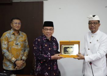 Susun Perda Adat Nagari, Wawako Maigus Nasir Datangi Bali