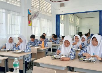 MBG di SMP 13 Padang, Bantu Siswa Ekonomi Menengah Bawah