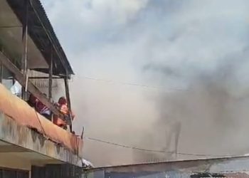 9 Rumah di Kawasan Padat Penduduk Birugo Bukittinggi Hangus Terbakar