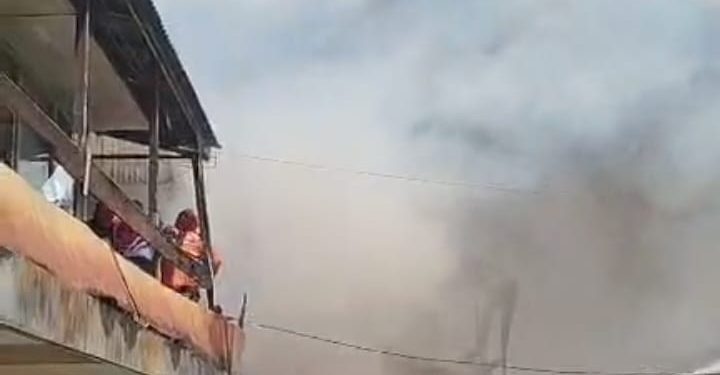 9 Rumah di Kawasan Padat Penduduk Birugo Bukittinggi Hangus Terbakar