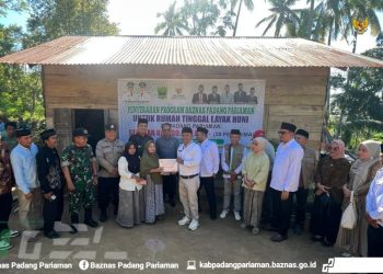 Baznas Padangpariaman Serahkan 20 Rumah Layak Huni untuk Warga Padang Pariaman