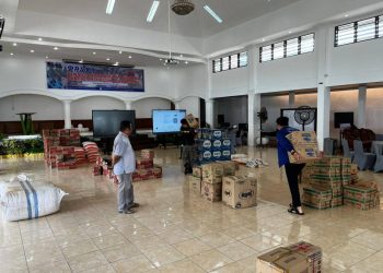 PT Waskita Padang Serahkan Bantuan untuk Korban Bencana Alam 