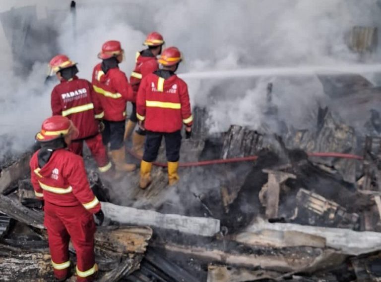 Kebakaran di Padang, Ibu dan Anak Tewas Terjebak, Kerugian Capai Ratusan Juta