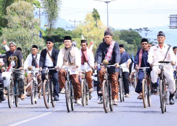 Suasana Tempo Dulu Hidup Kembali, Parade Onthel Meriahkan Jalanan Payakumbuh