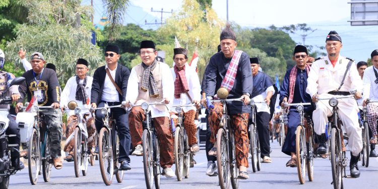 Suasana Tempo Dulu Hidup Kembali, Parade Onthel Meriahkan Jalanan Payakumbuh