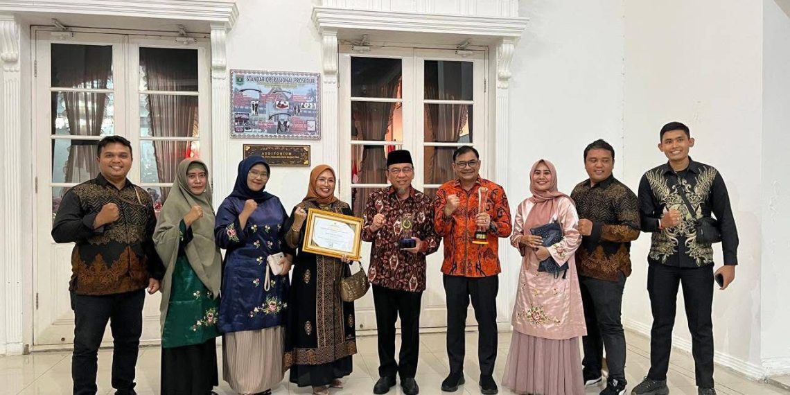 Padang Peringkat Satu KIP 2025, Wawako Maigus Nasir Dianugerahi Achievement Motivation Person