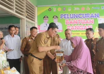 7.099 Keluarga di Payakumbuh Terima Bantuan Beras dan Minyak Goreng