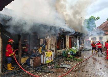 4 Petak Rumah Kontrakan di Alang Laweh Terbakar, Kerugian Ditaksir Rp400 Juta