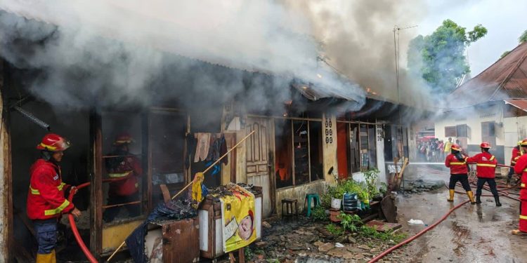 4 Petak Rumah Kontrakan di Alang Laweh Terbakar, Kerugian Ditaksir Rp400 Juta