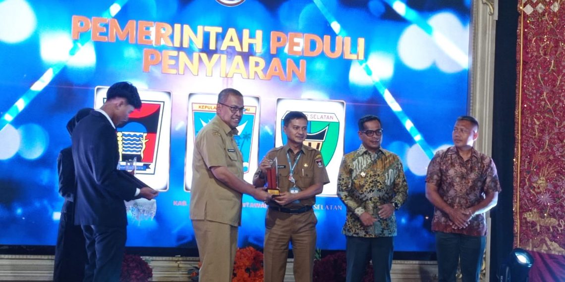 Kota Padang Raih Penghargaan Sebagai Daerah Peduli Penyiaran dari KPID Sumbar
