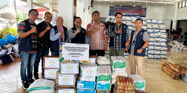 Jasa Raharja Putera Ikut Ringankan Beban Korban Bencana di Kota Padang