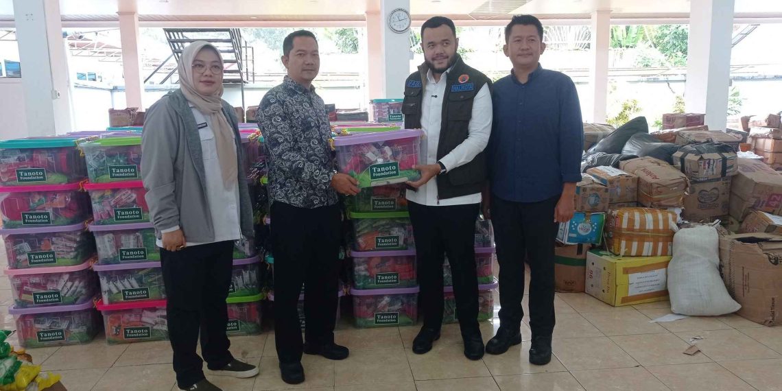 Tanoto Foundation Salurkan Bantuan 300 Family Paket untuk Korban Bencana Kota Padang