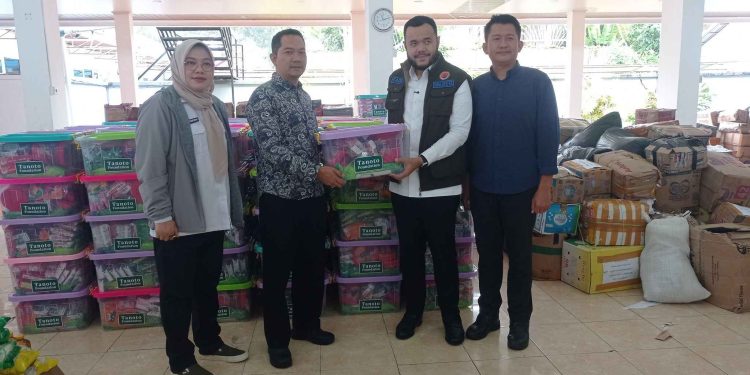 Tanoto Foundation Salurkan Bantuan 300 Family Paket untuk Korban Bencana Kota Padang
