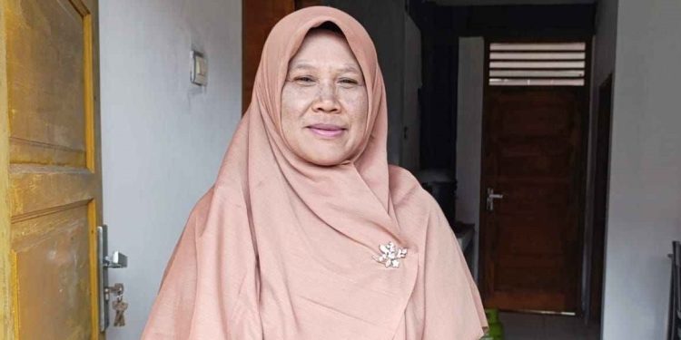 Kisah Mak Wet Bertahan Tiga Jam di Pohon Kelapa Saat Banjir Besar Datang
