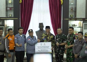 Kota Jambi Salurkan Bantuan Rp200 Juta untuk Sumbar, Mahyeldi: Dukungan Ini Meneguhkan Semangat Kami