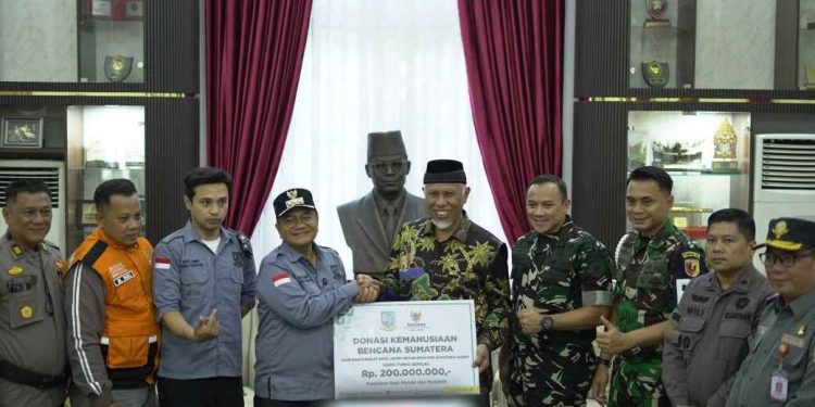 Kota Jambi Salurkan Bantuan Rp200 Juta untuk Sumbar, Mahyeldi: Dukungan Ini Meneguhkan Semangat Kami