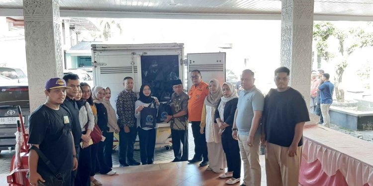 Kemenham Salurkan Bantuan dan Trauma Healing untuk Warga Terdampak Bencana di Kota Padang