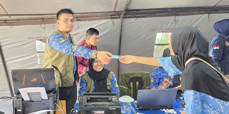 Disdukcapil Padang Berikan Pelayanan Adminduk di Huntara