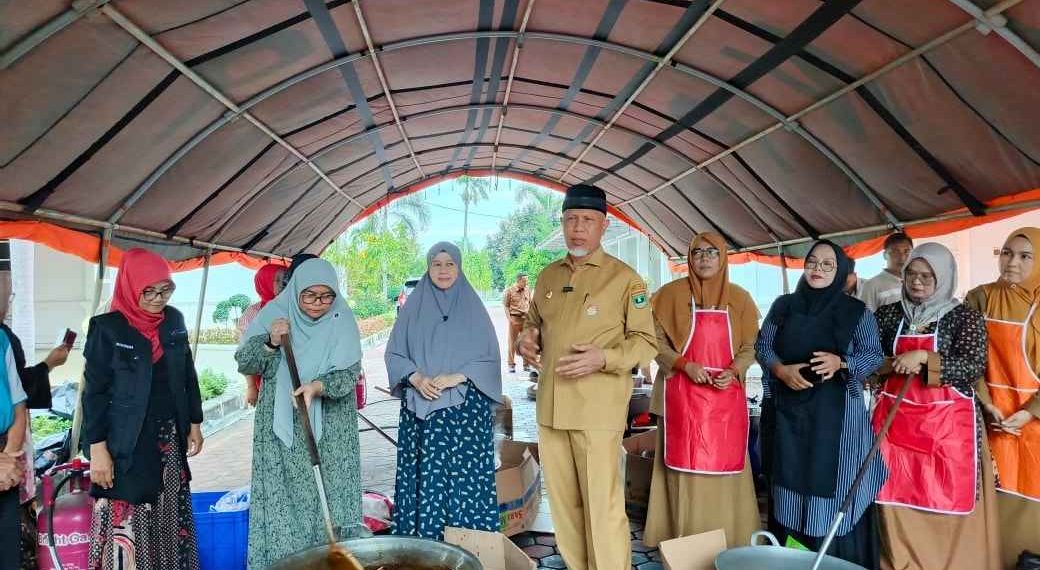 Dalam Dua Hari, TP PKK Sumbar Berhasil Tuntaskan 400 Kg dari Target 1 Ton Rendang untuk Korban Bencana Sumatera
