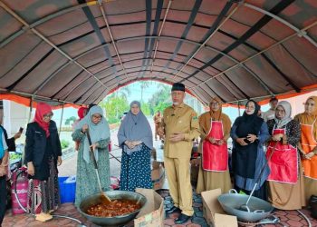 Dalam Dua Hari, TP PKK Sumbar Berhasil Tuntaskan 400 Kg dari Target 1 Ton Rendang untuk Korban Bencana Sumatera