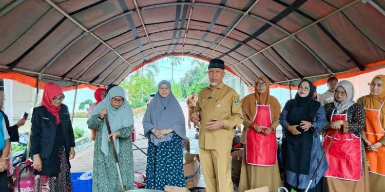 Dalam Dua Hari, TP PKK Sumbar Berhasil Tuntaskan 400 Kg dari Target 1 Ton Rendang untuk Korban Bencana Sumatera