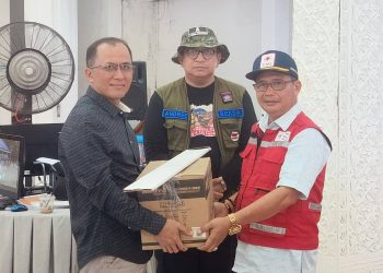 Pemko Padang Serahkan Bantuan Chainsaw dari BNPB Pusat Kepada PMI