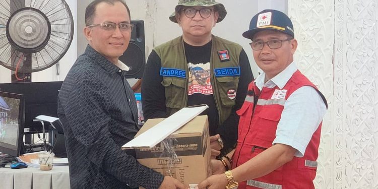 Pemko Padang Serahkan Bantuan Chainsaw dari BNPB Pusat Kepada PMI