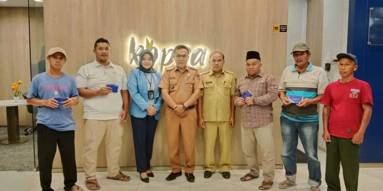 Korban Banjir di Padang Terima Dana Tunggu Hunian